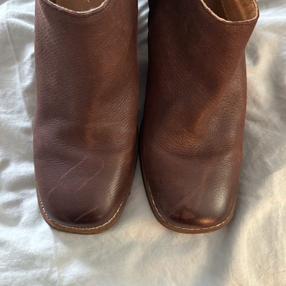 Crown Vintage short boots. Brown leather. Chunky Heel. 8.5 Almost New. - Picture 10 of 12
